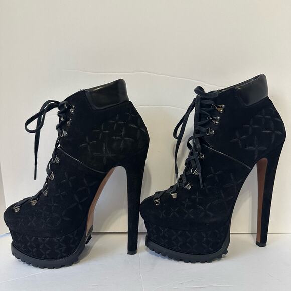 Seen on Nicki Manaj Alaïa Suede Embroidery 2X Platform Hiker Boot Black EU 38.5 - Picture 5 of 12